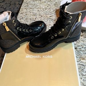 Micheal Kors boots size 6